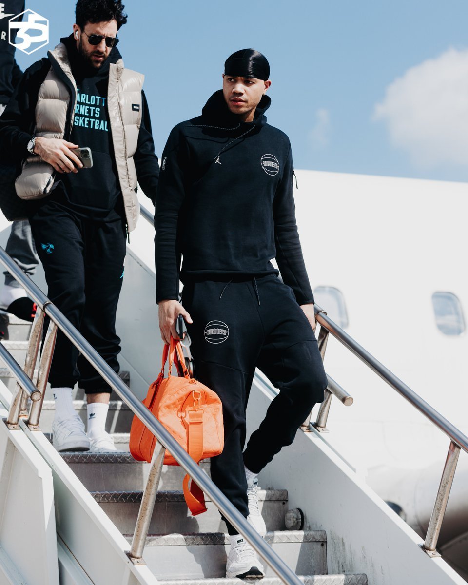 包含窗口期欧篮联传出新动向；夏洛特黄蜂再遭质疑；管理层表态——目标明确；更衣室氛围转暖的词条