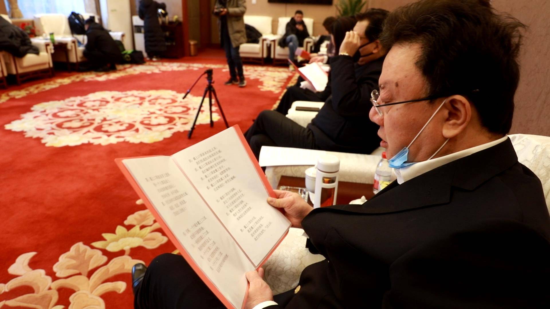 jiuyougame-包含法兰克福迎葡超关键赛，赛前调整名单，引发热议，医务组通报恢复的词条